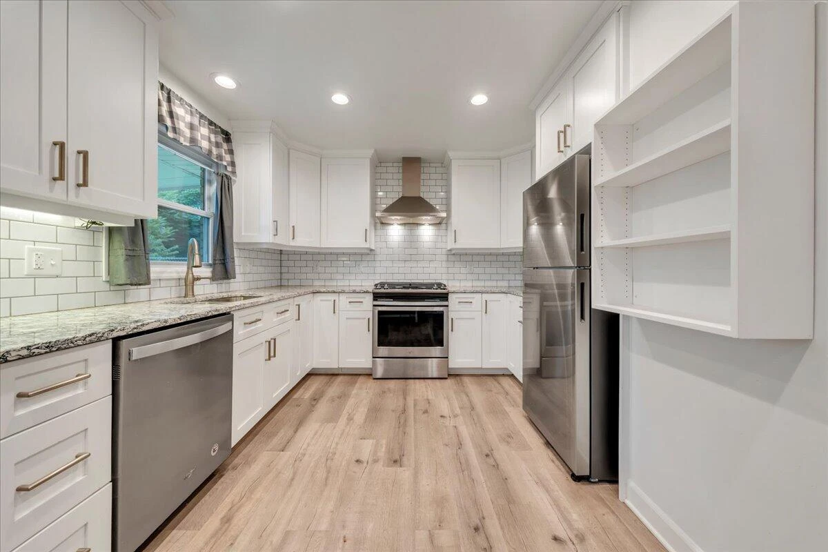 2410 Portland AVE - Photo 11