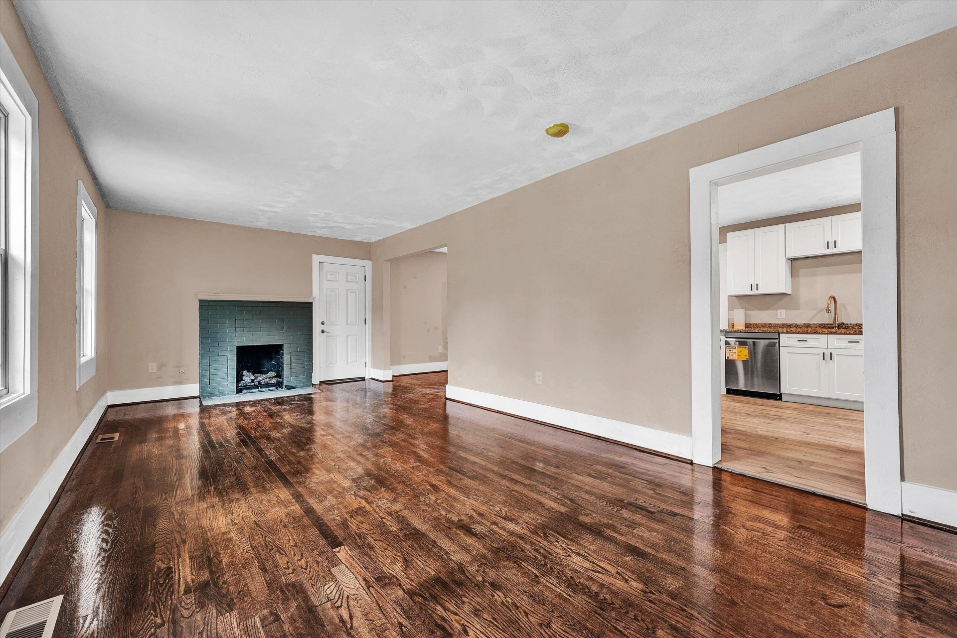 2717 Cumberland ST - Photo 5