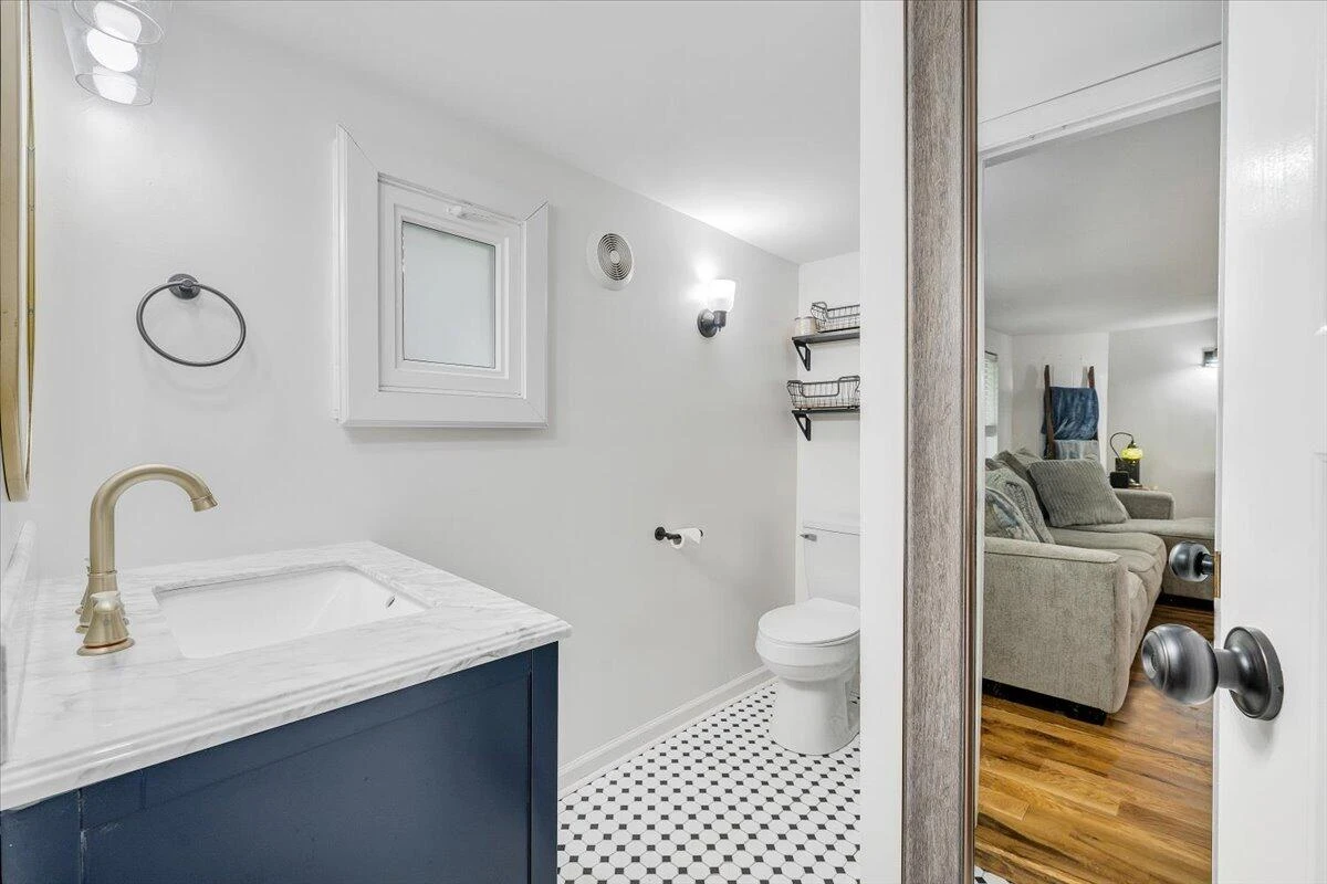 1013 Madison ST - Photo 11