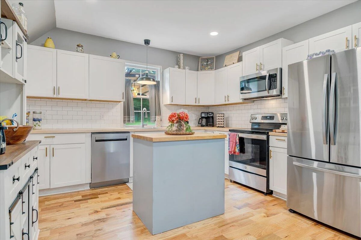 1013 Madison ST - Photo 3