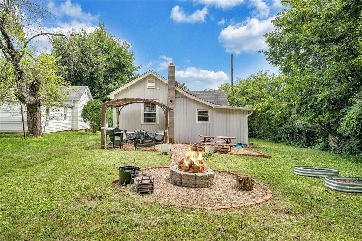 1013 Madison ST - Photo 21