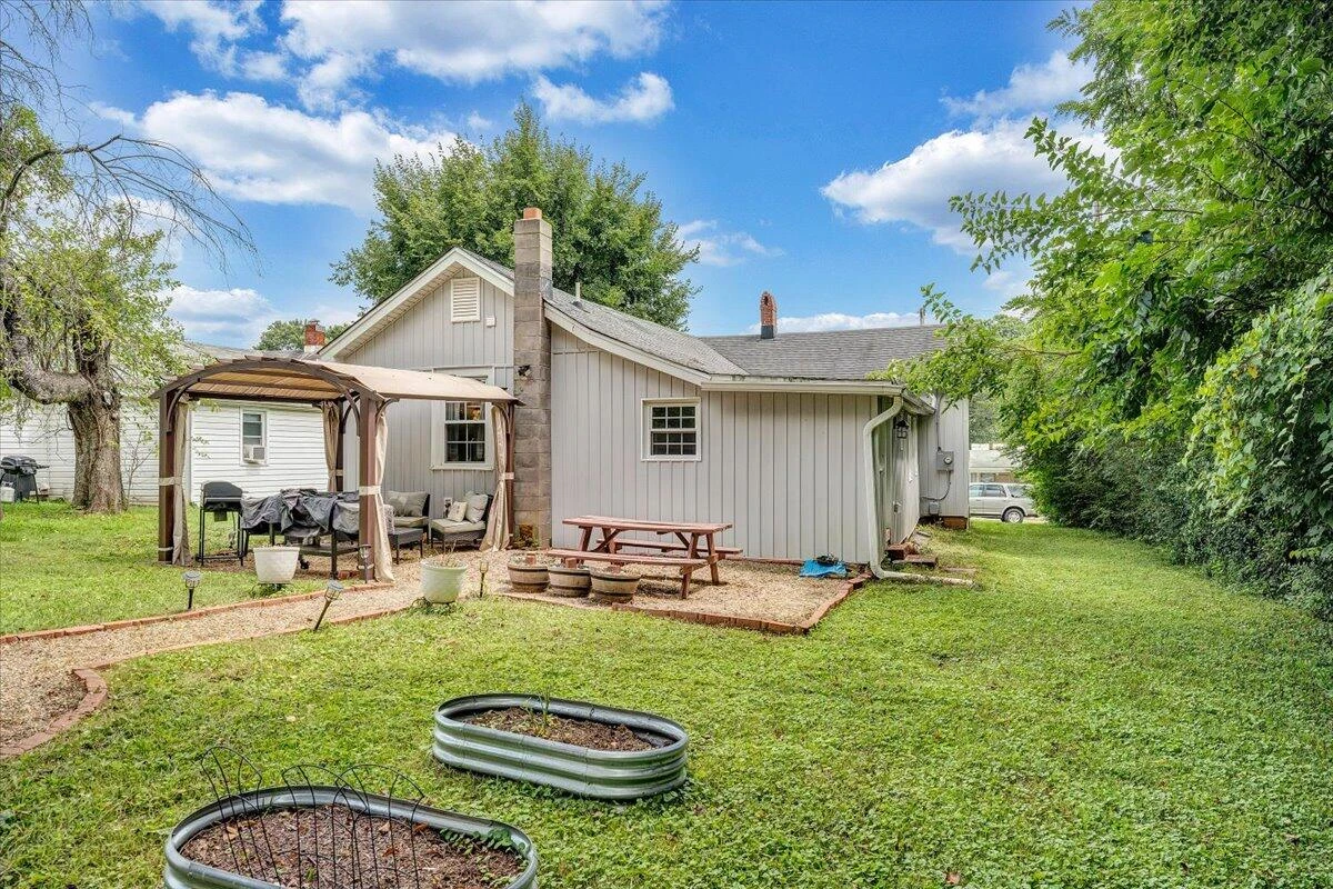1013 Madison ST - Photo 22