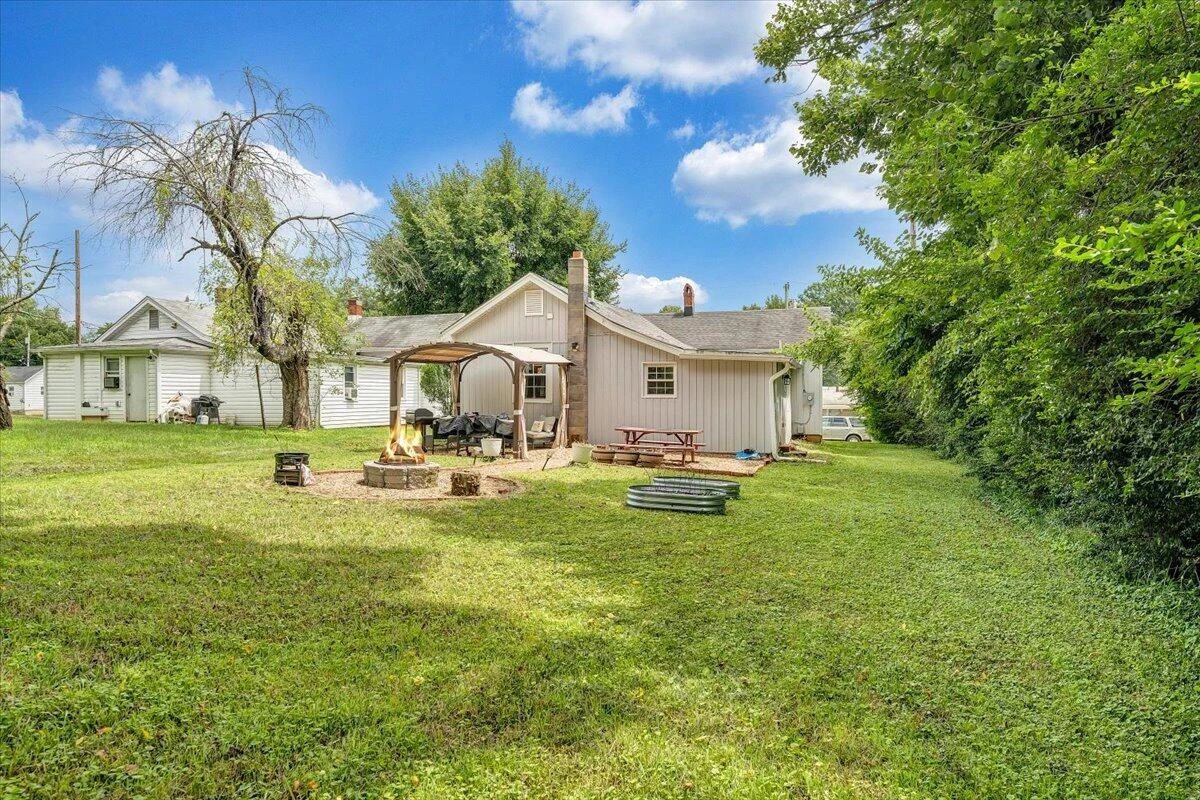1013 Madison ST - Photo 23
