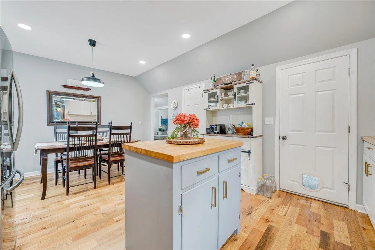 1013 Madison ST - Photo 4