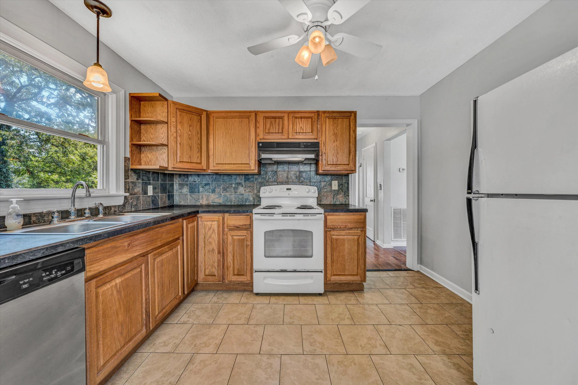 3211 Maplelawn AVE - Photo 5