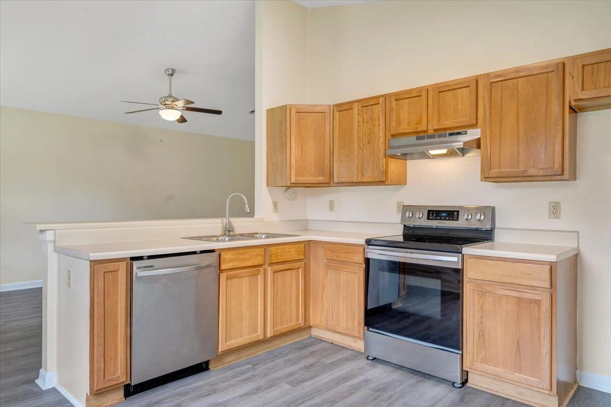 1554 Riverdale RD - Photo 10
