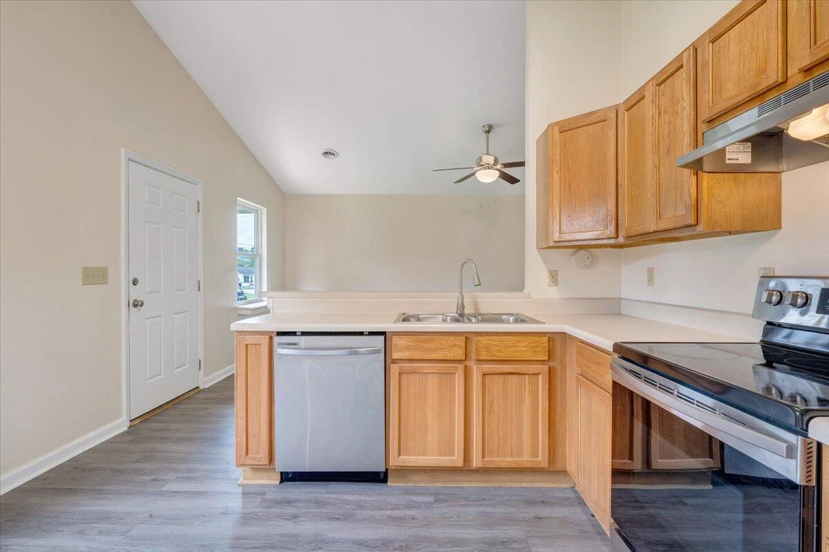 1554 Riverdale RD - Photo 11