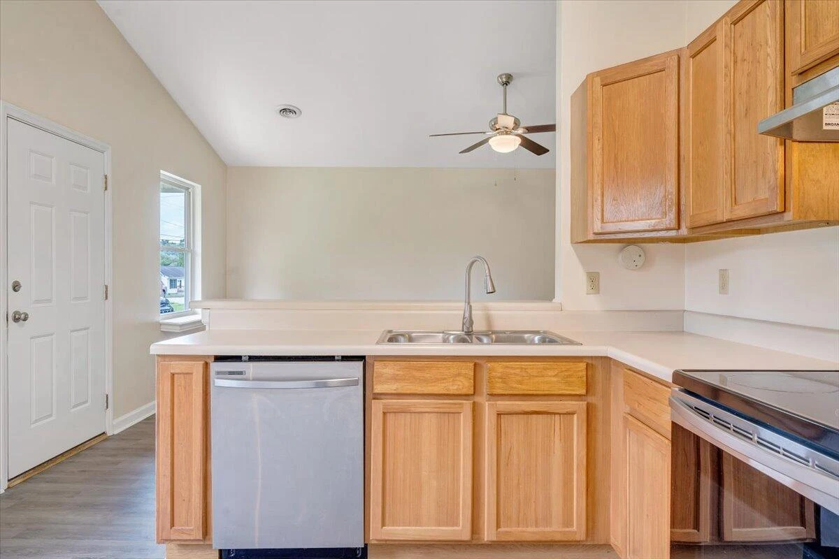 1554 Riverdale RD - Photo 12