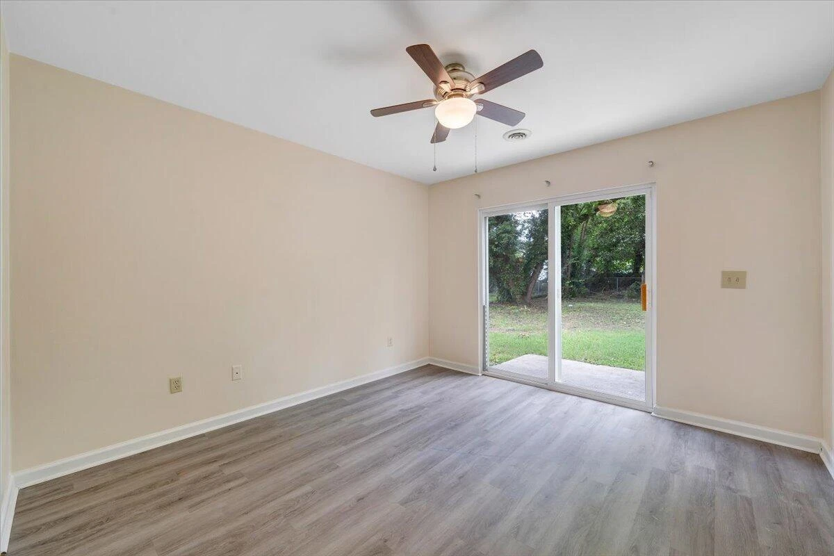 1554 Riverdale RD - Photo 14