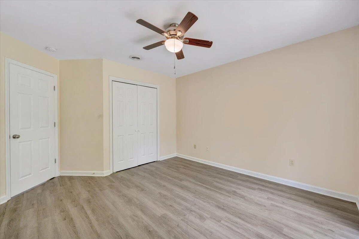 1554 Riverdale RD - Photo 15