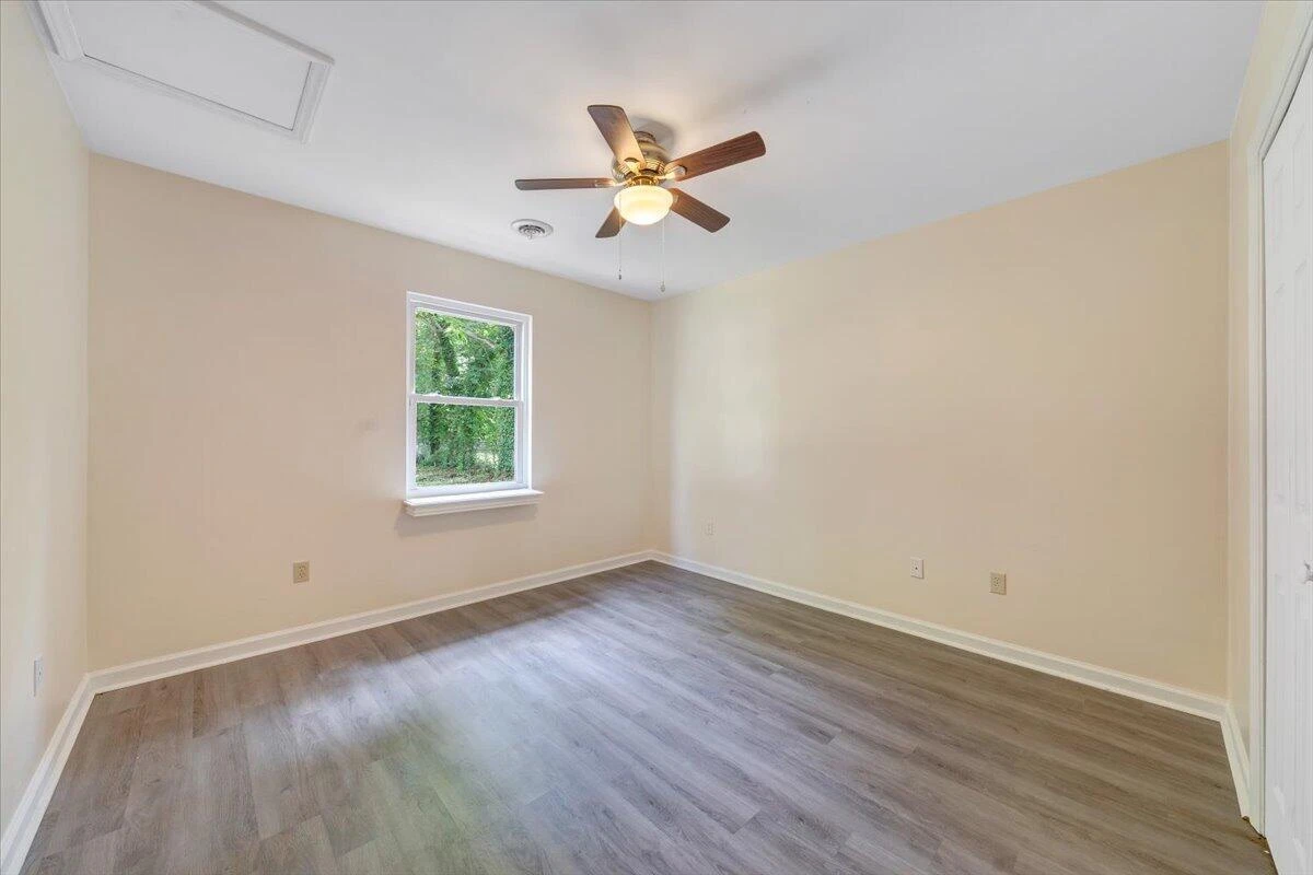 1554 Riverdale RD - Photo 16