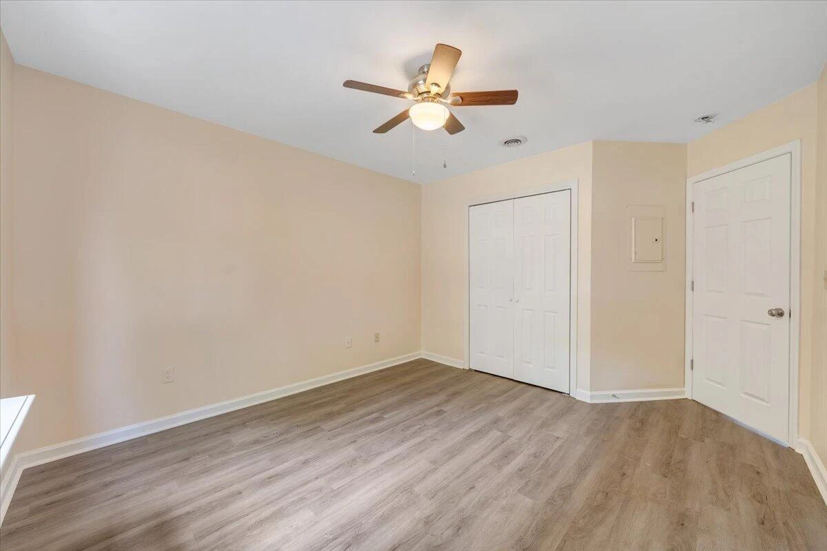 1554 Riverdale RD - Photo 17