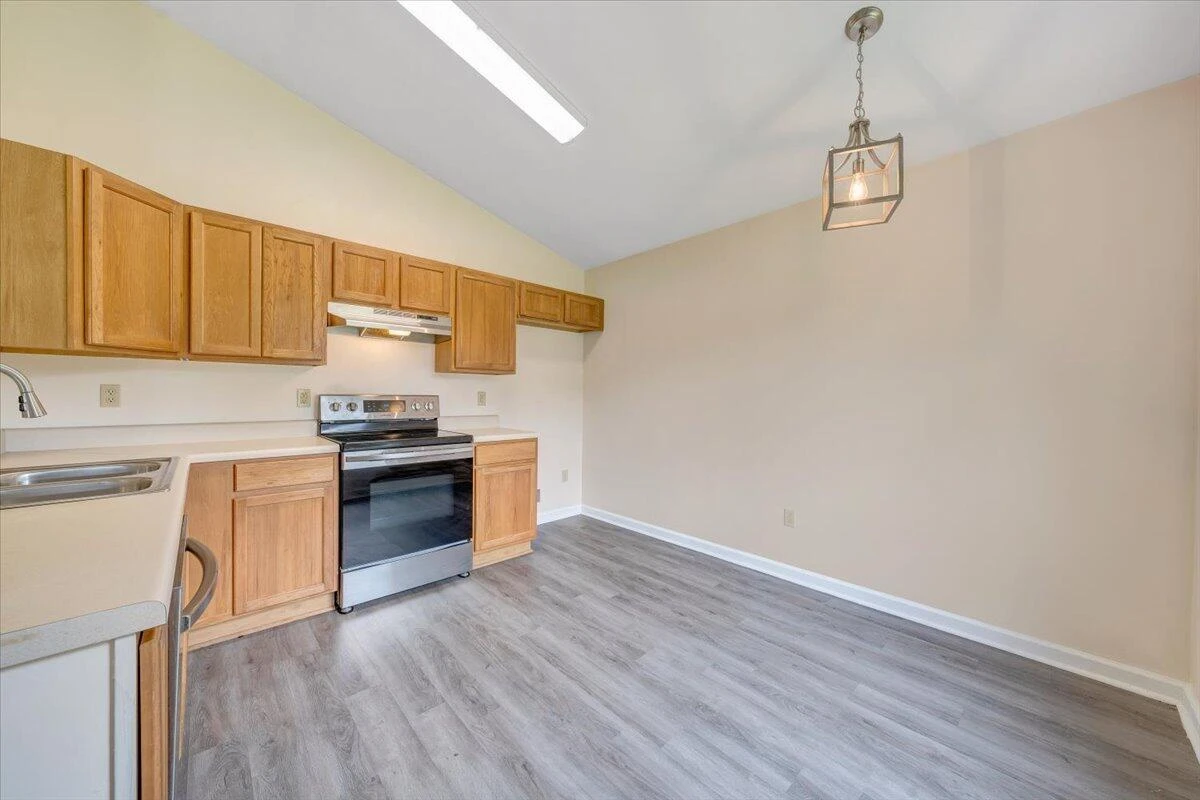 1554 Riverdale RD - Photo 8