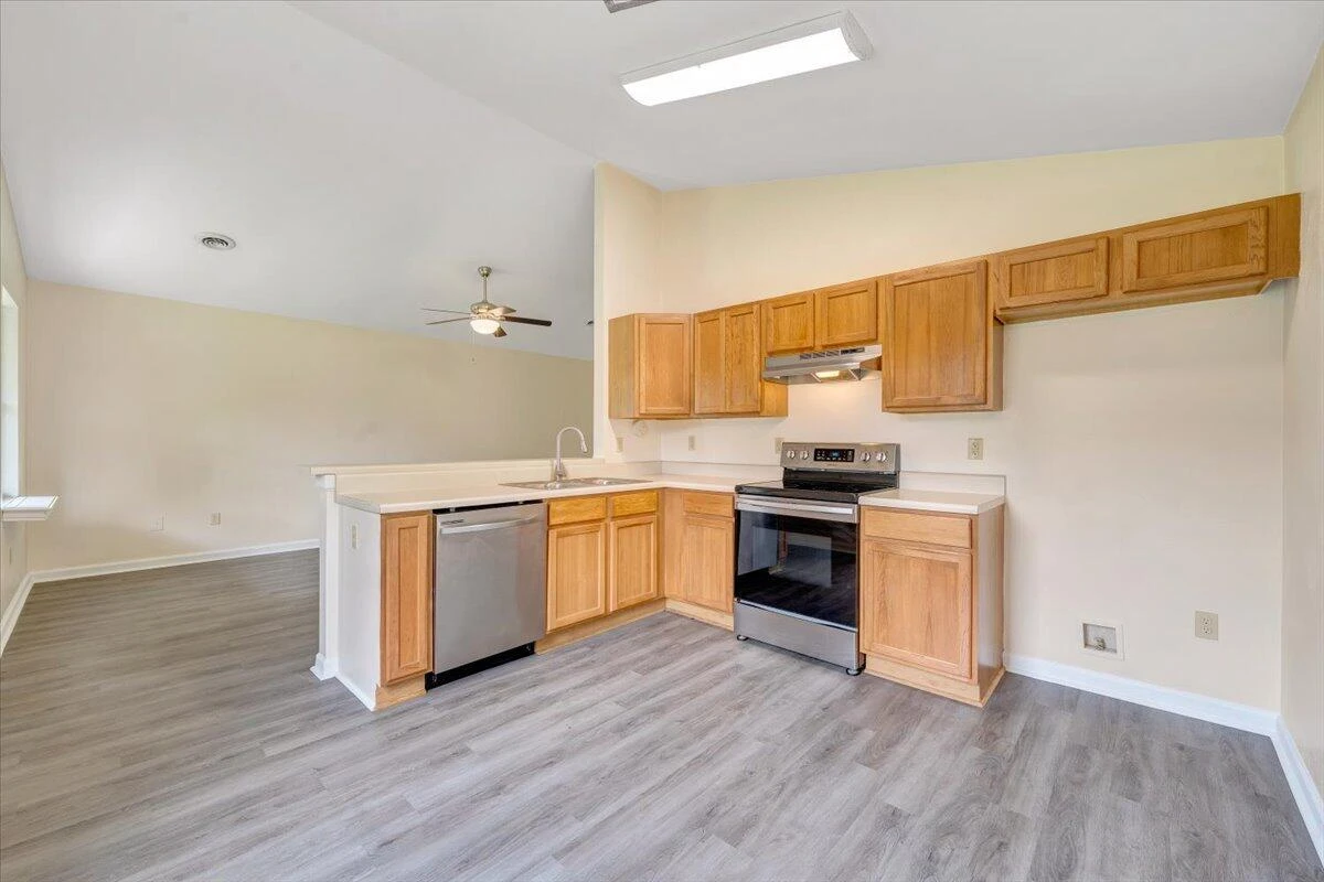 1554 Riverdale RD - Photo 9