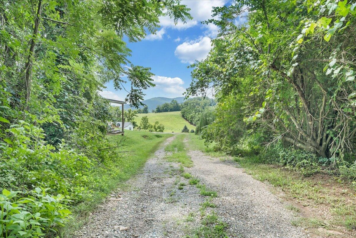 140 Saw Ridge RD - Photo 37