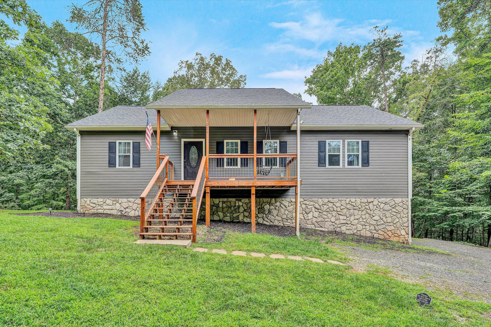 1074 Long Pine CT