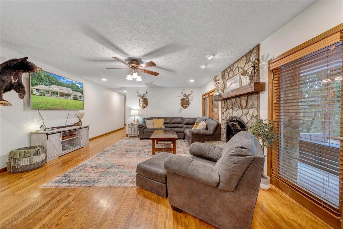945 Claybanks DR - Photo 24
