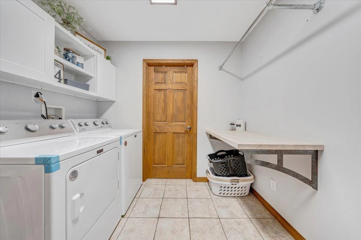 945 Claybanks DR - Photo 36