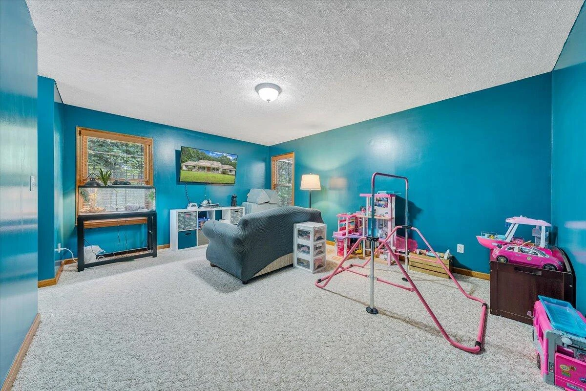 945 Claybanks DR - Photo 38