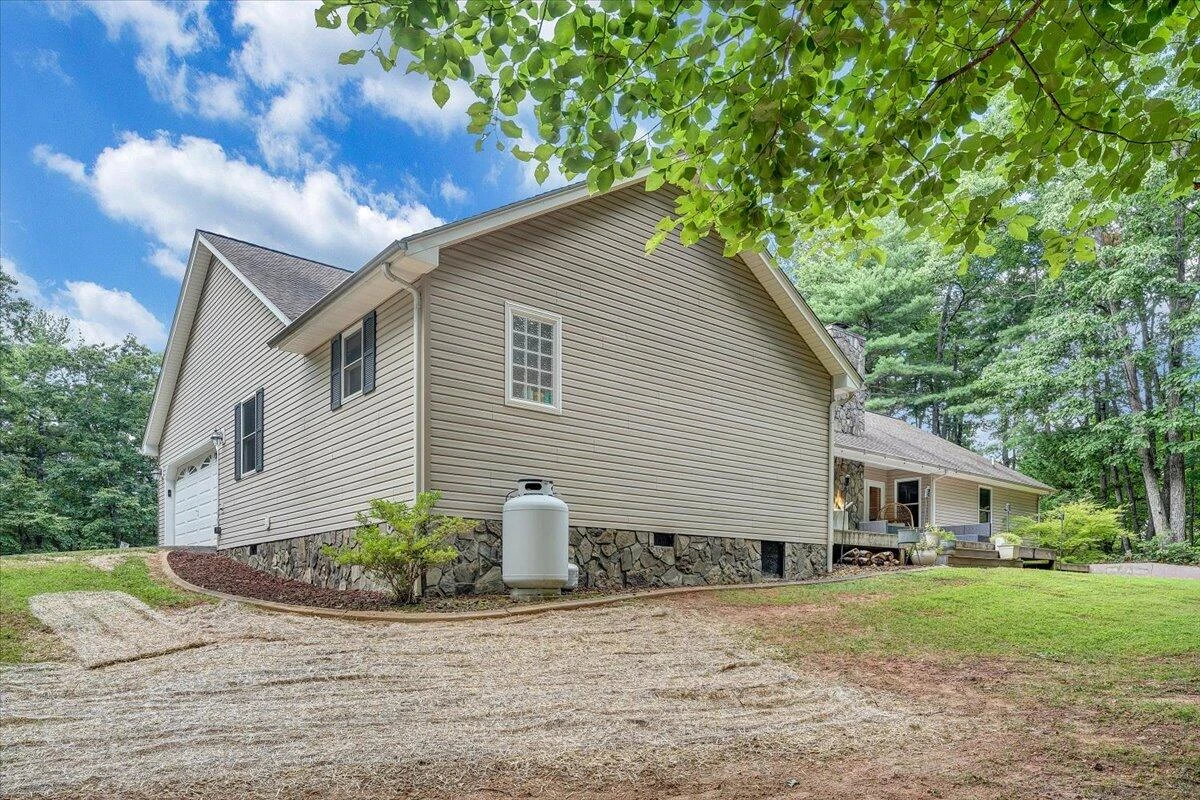 945 Claybanks DR - Photo 7