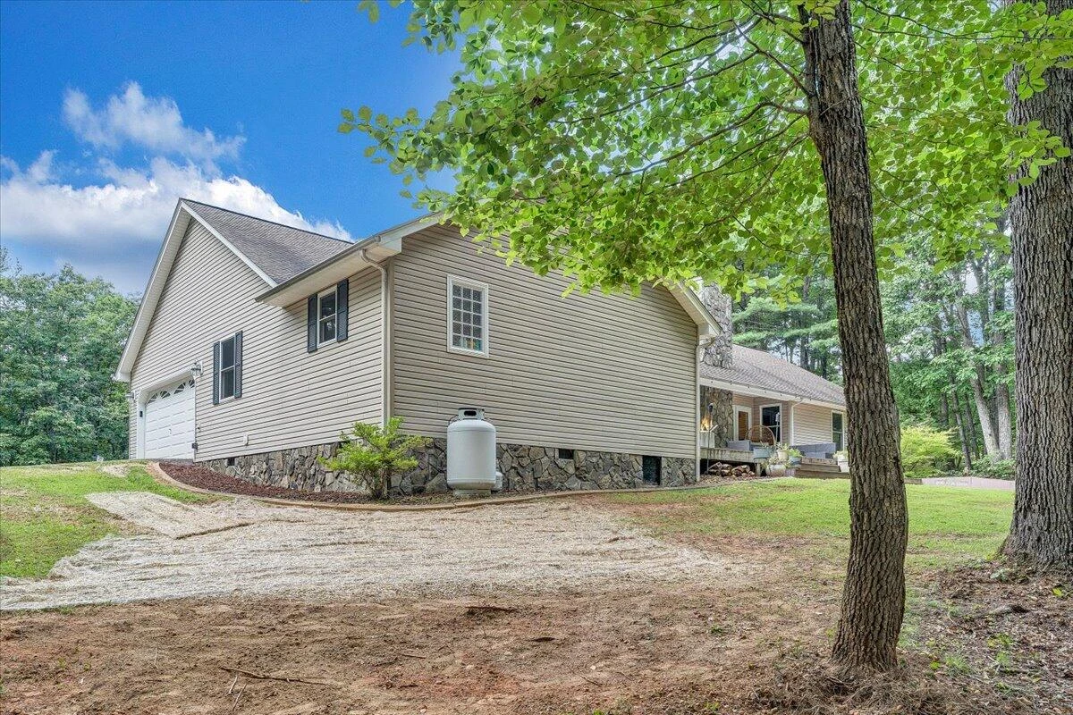 945 Claybanks DR - Photo 8
