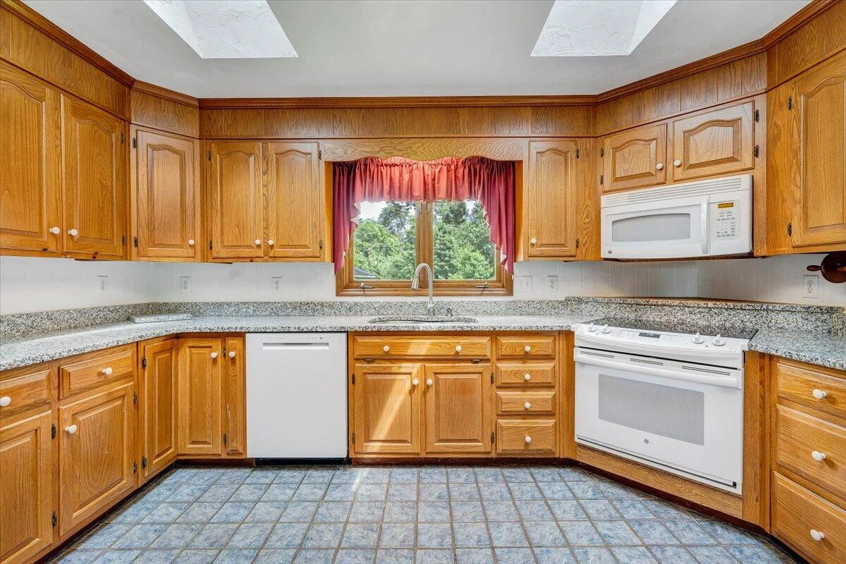 75 Round Hill RD - Photo 10