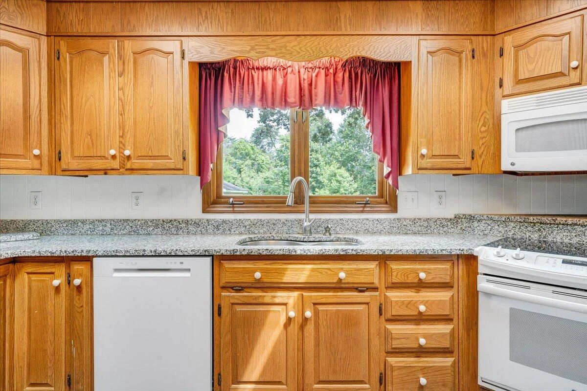 75 Round Hill RD - Photo 11