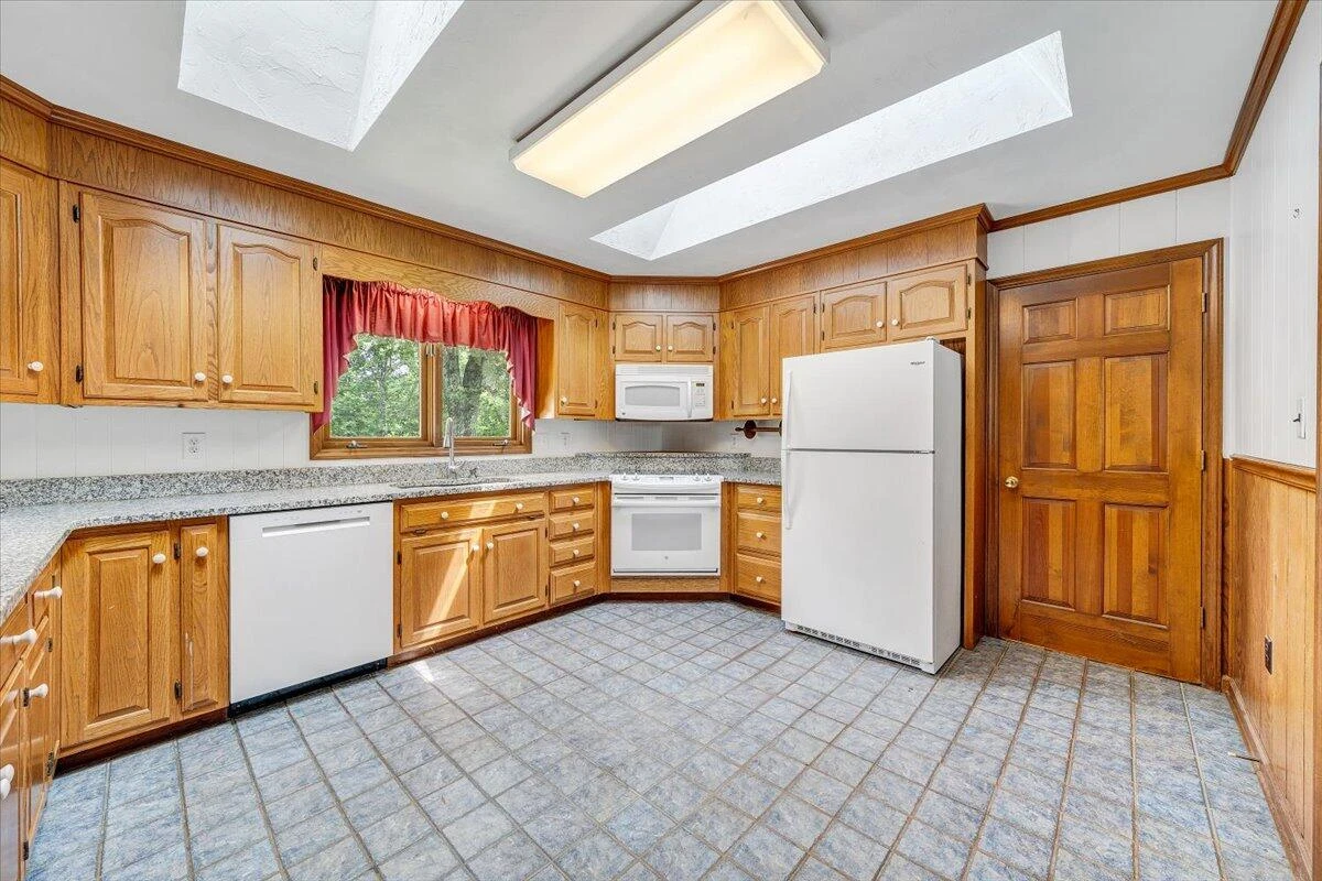 75 Round Hill RD - Photo 12
