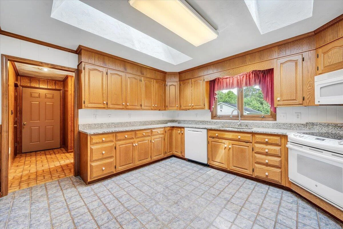 75 Round Hill RD - Photo 13