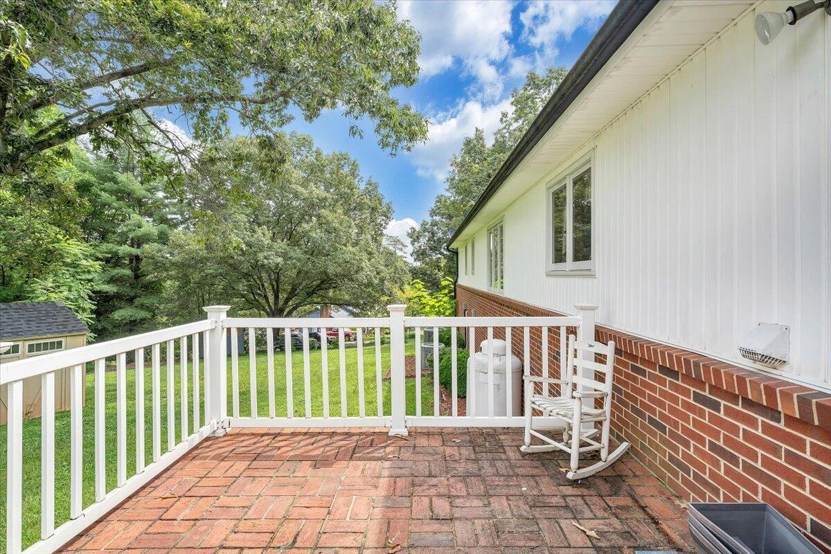 75 Round Hill RD - Photo 47