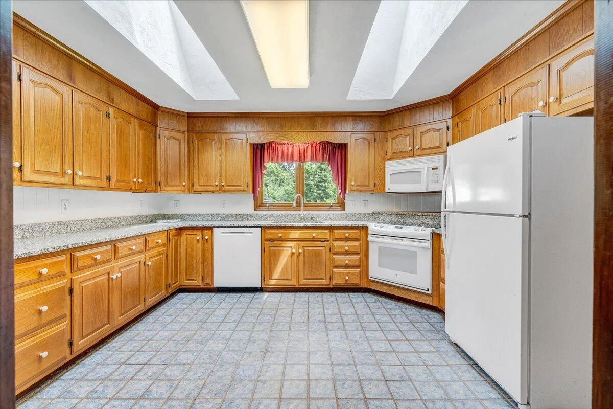 75 Round Hill RD - Photo 9