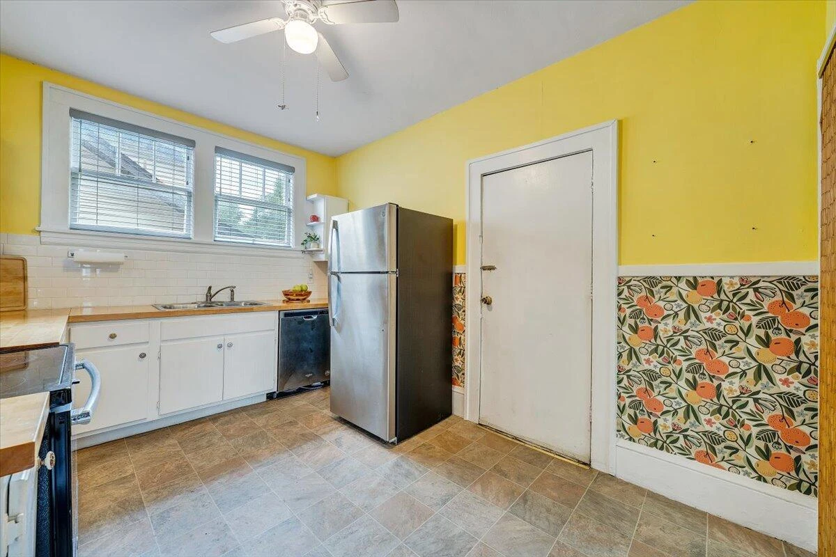 610 8th ST - Photo 15