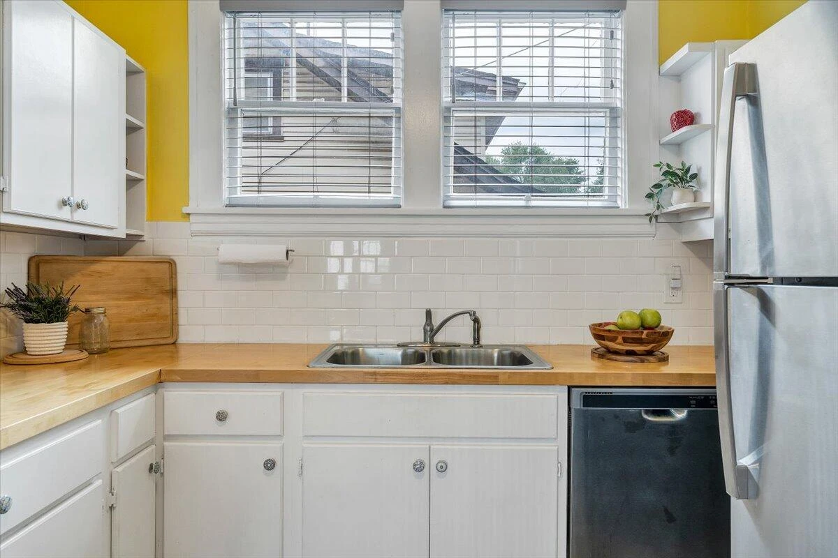 610 8th ST - Photo 17