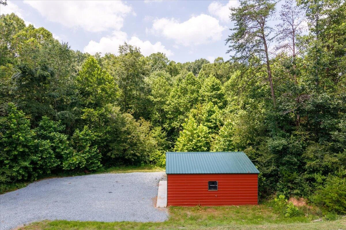 2539 Ashpone Tavern RD - Photo 37