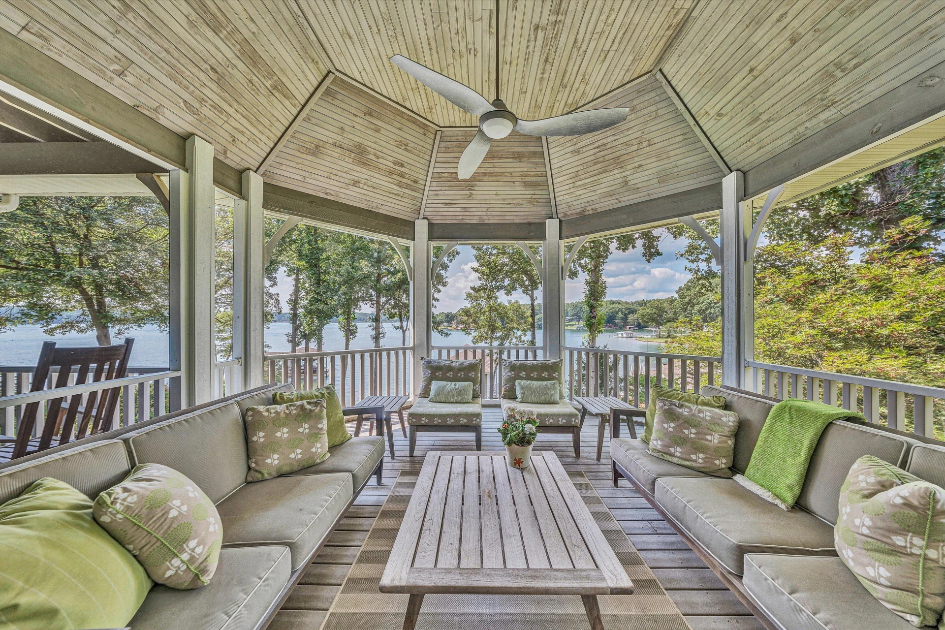 219 Lee DR - Photo 26