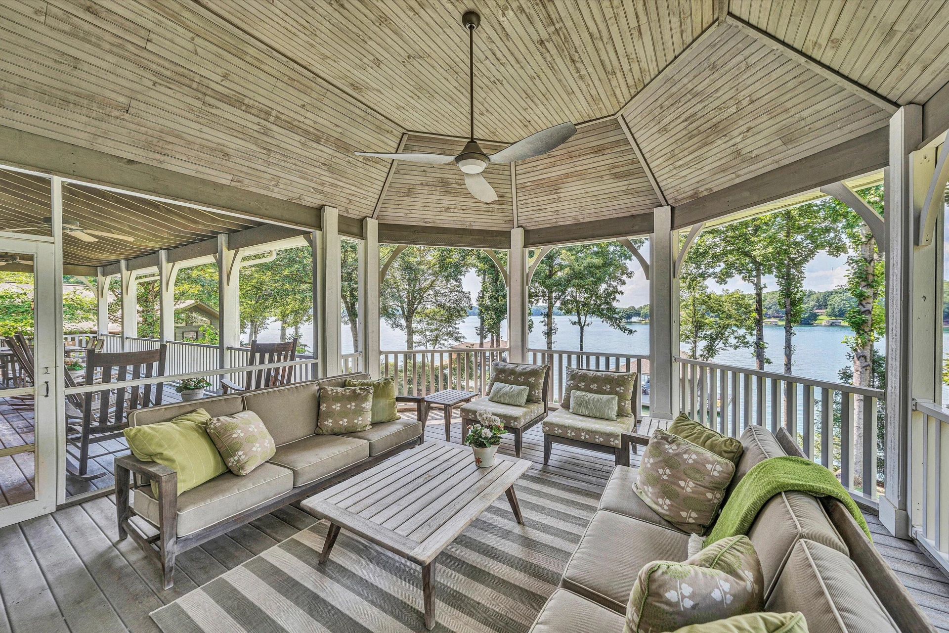 219 Lee DR - Photo 27