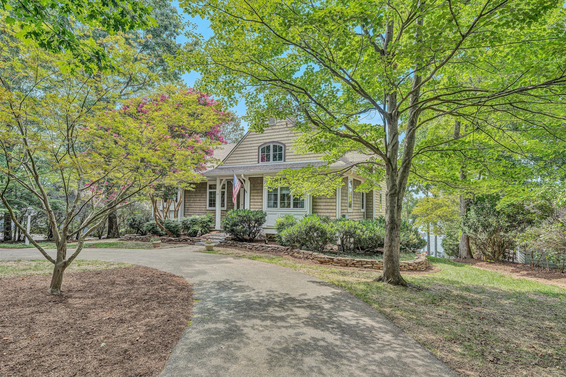 219 Lee DR - Photo 6