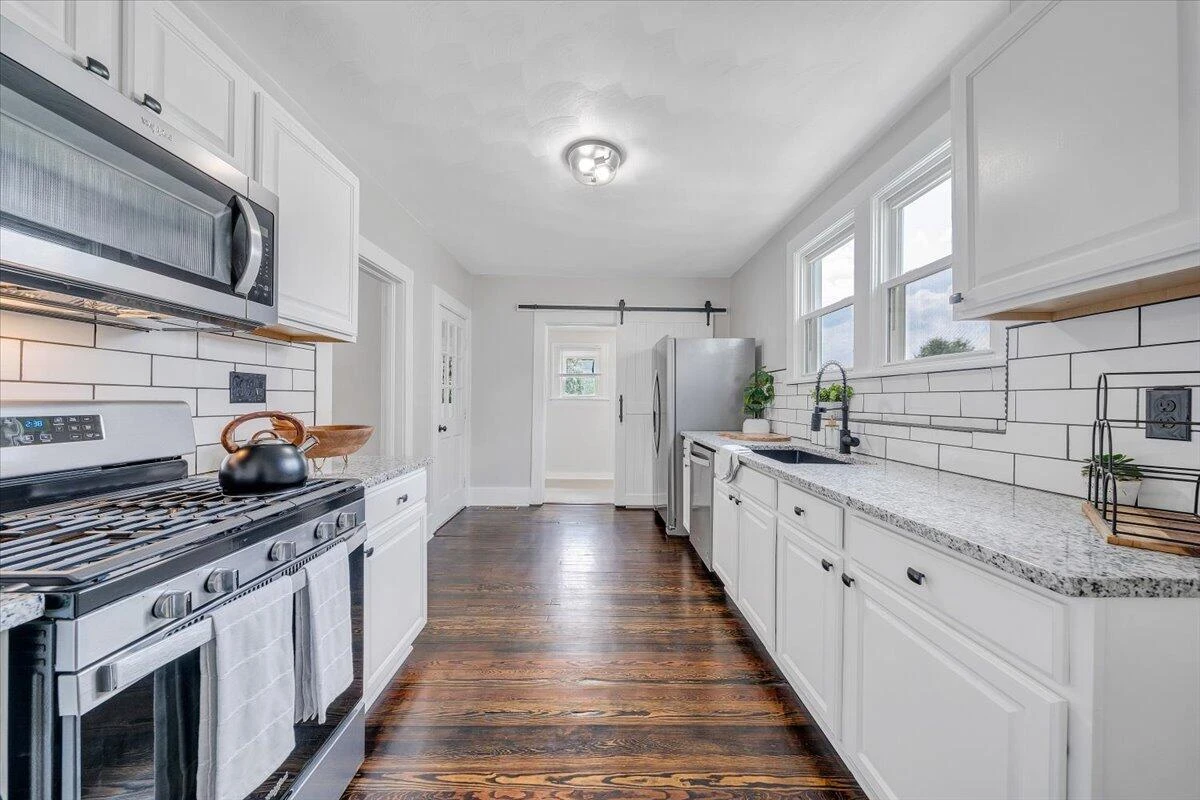 1111 Pechin AVE - Photo 10