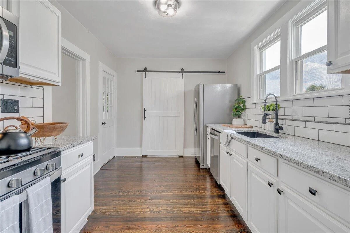 1111 Pechin AVE - Photo 14