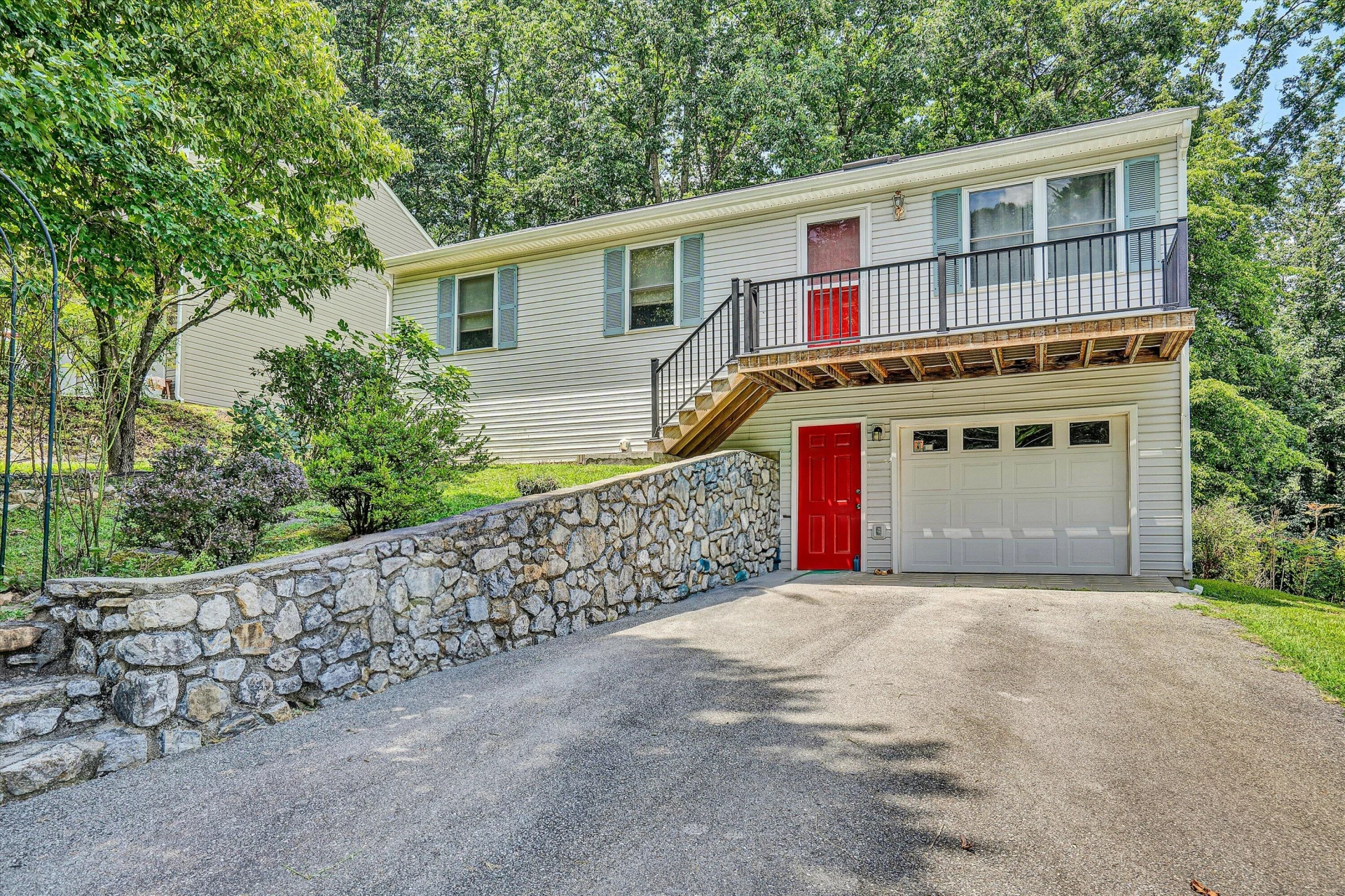 3825 Welcome Valley RD