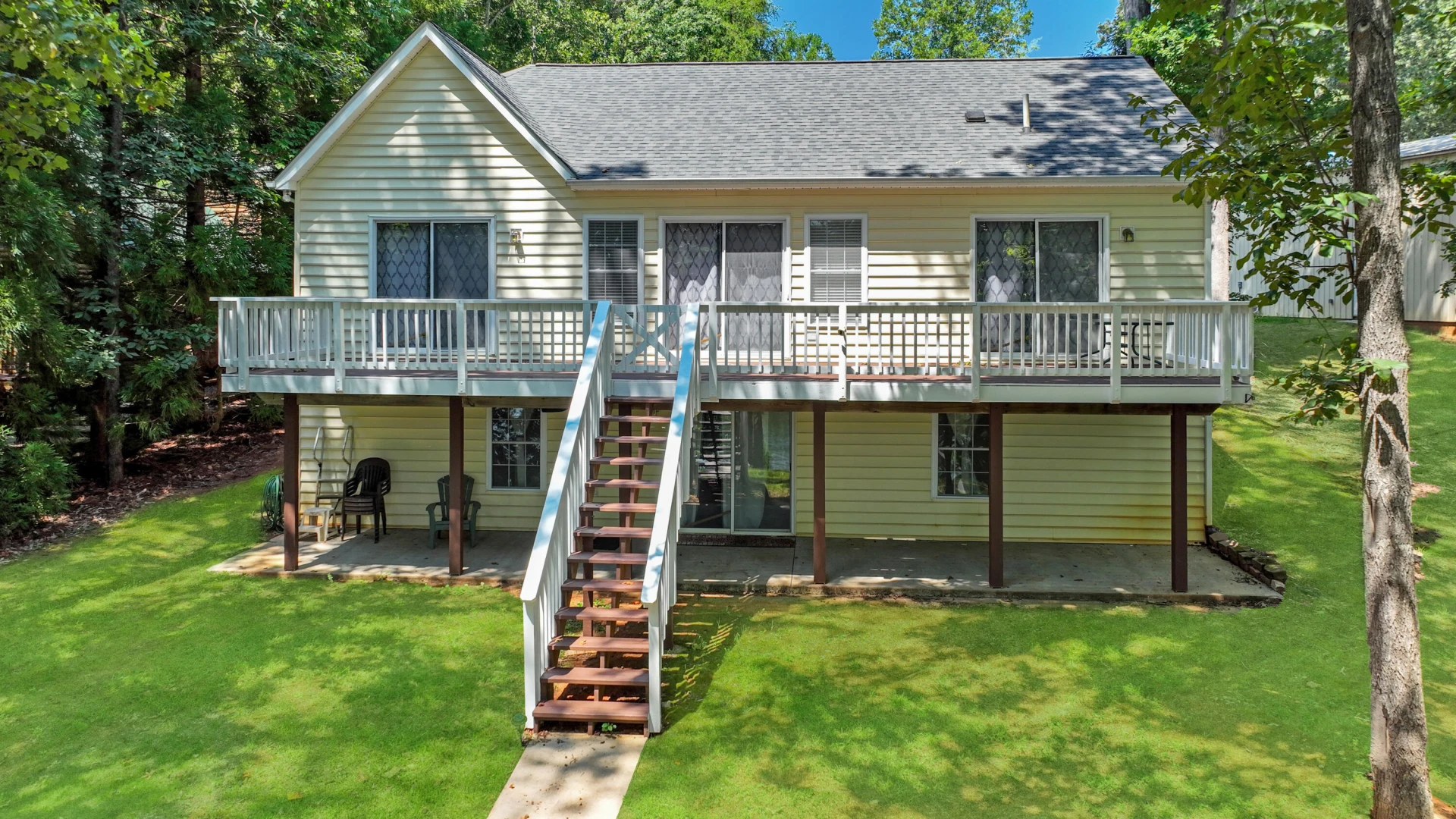 112 Hilltop DR - Photo 2
