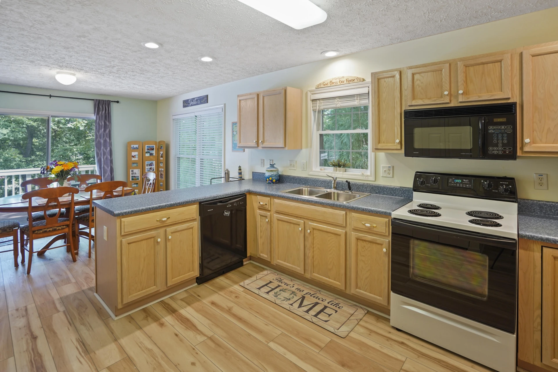 112 Hilltop DR - Photo 5