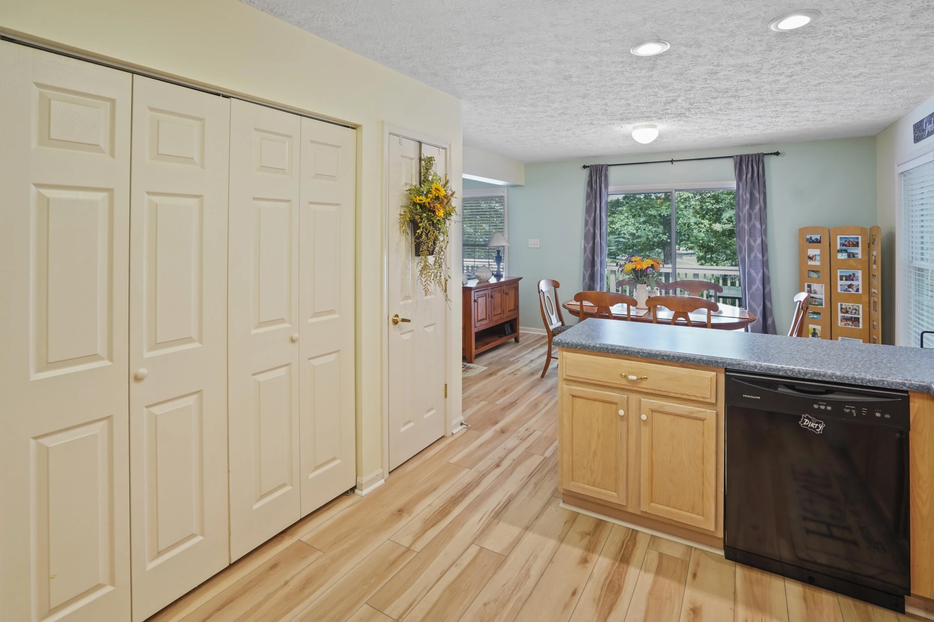 112 Hilltop DR - Photo 6