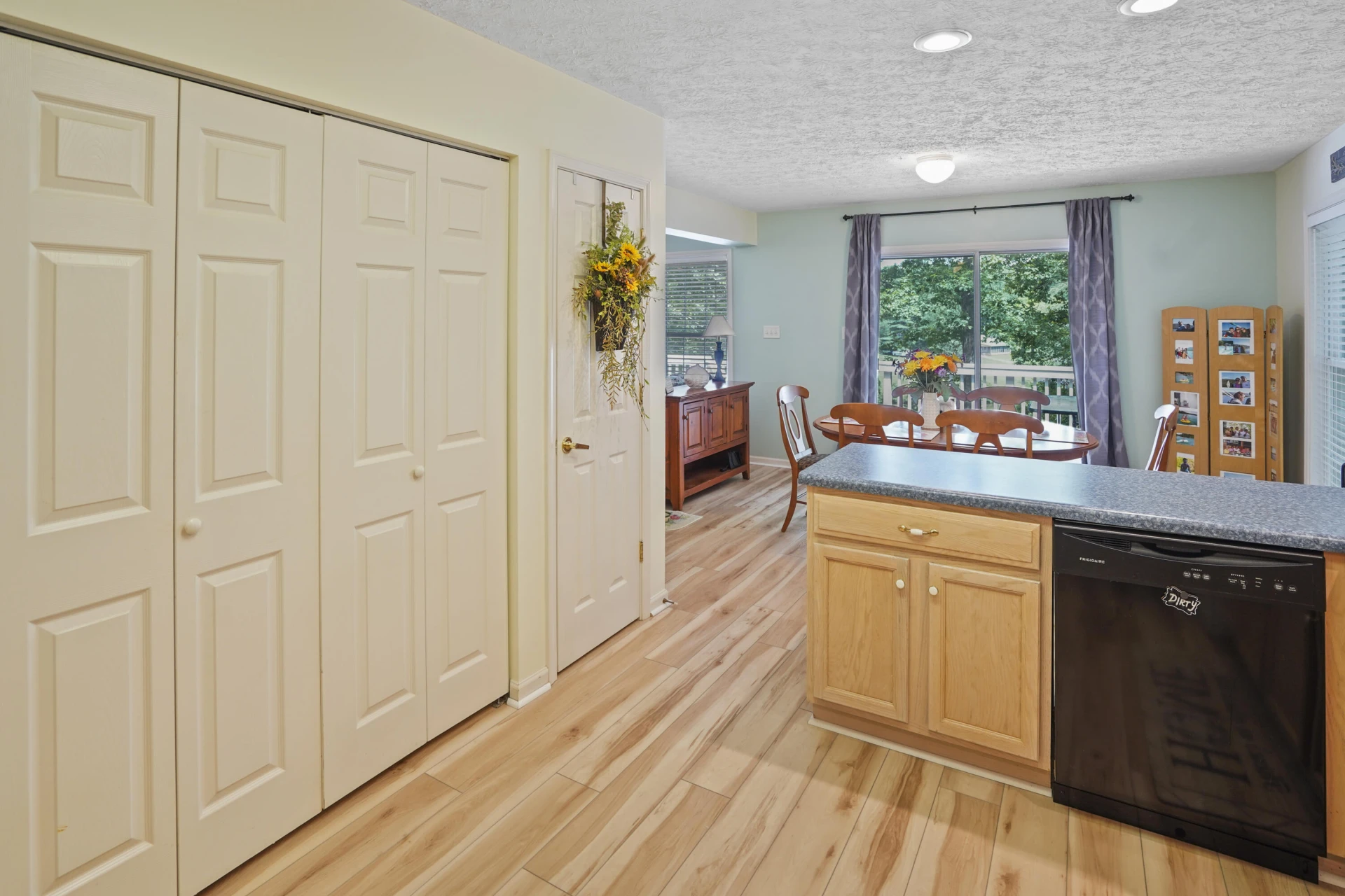 112 Hilltop DR - Photo 7