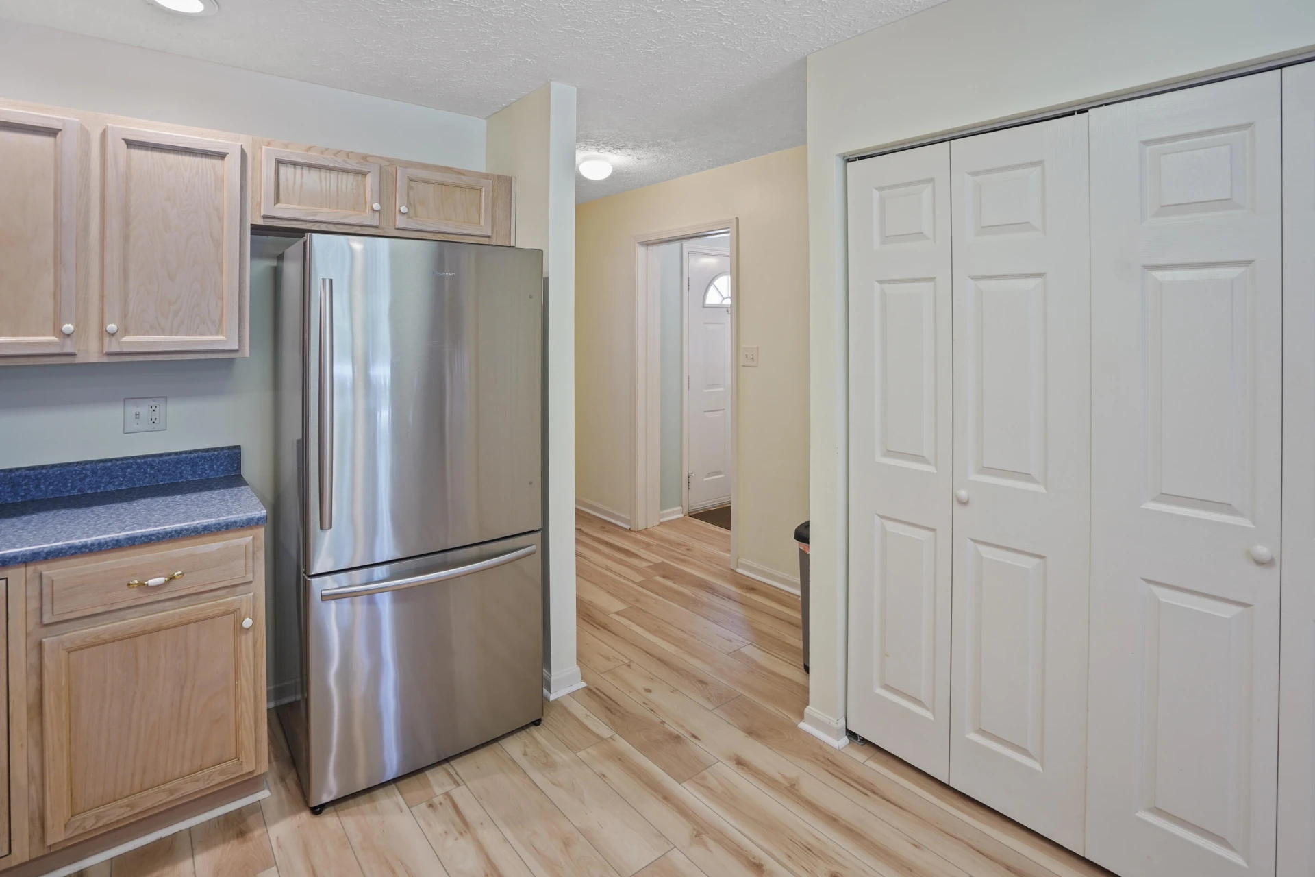 112 Hilltop DR - Photo 8