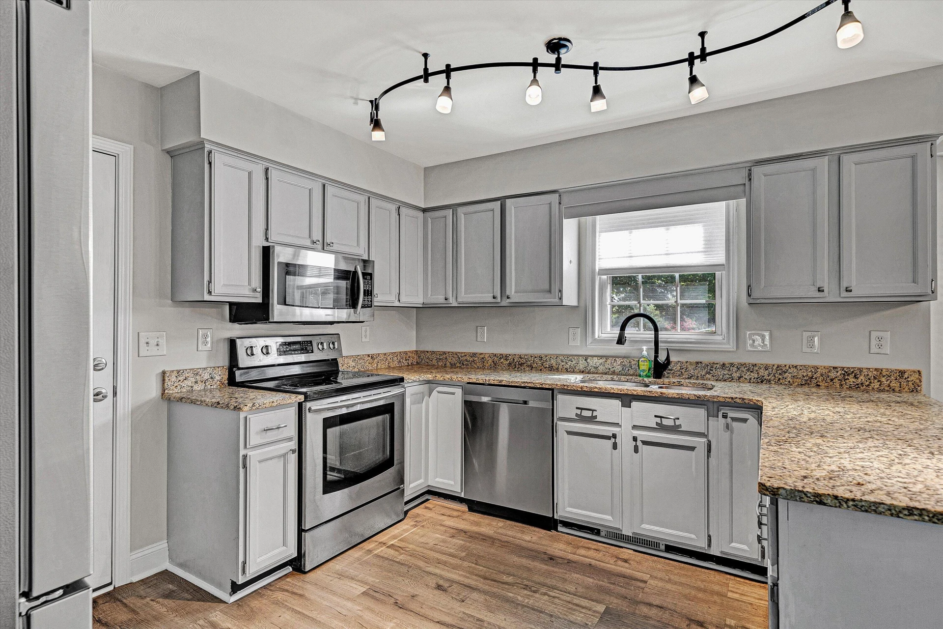 5226 Huntridge RD - Photo 8