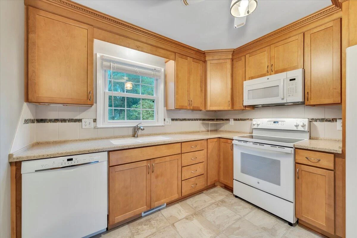 469 Ingal BLVD - Photo 5