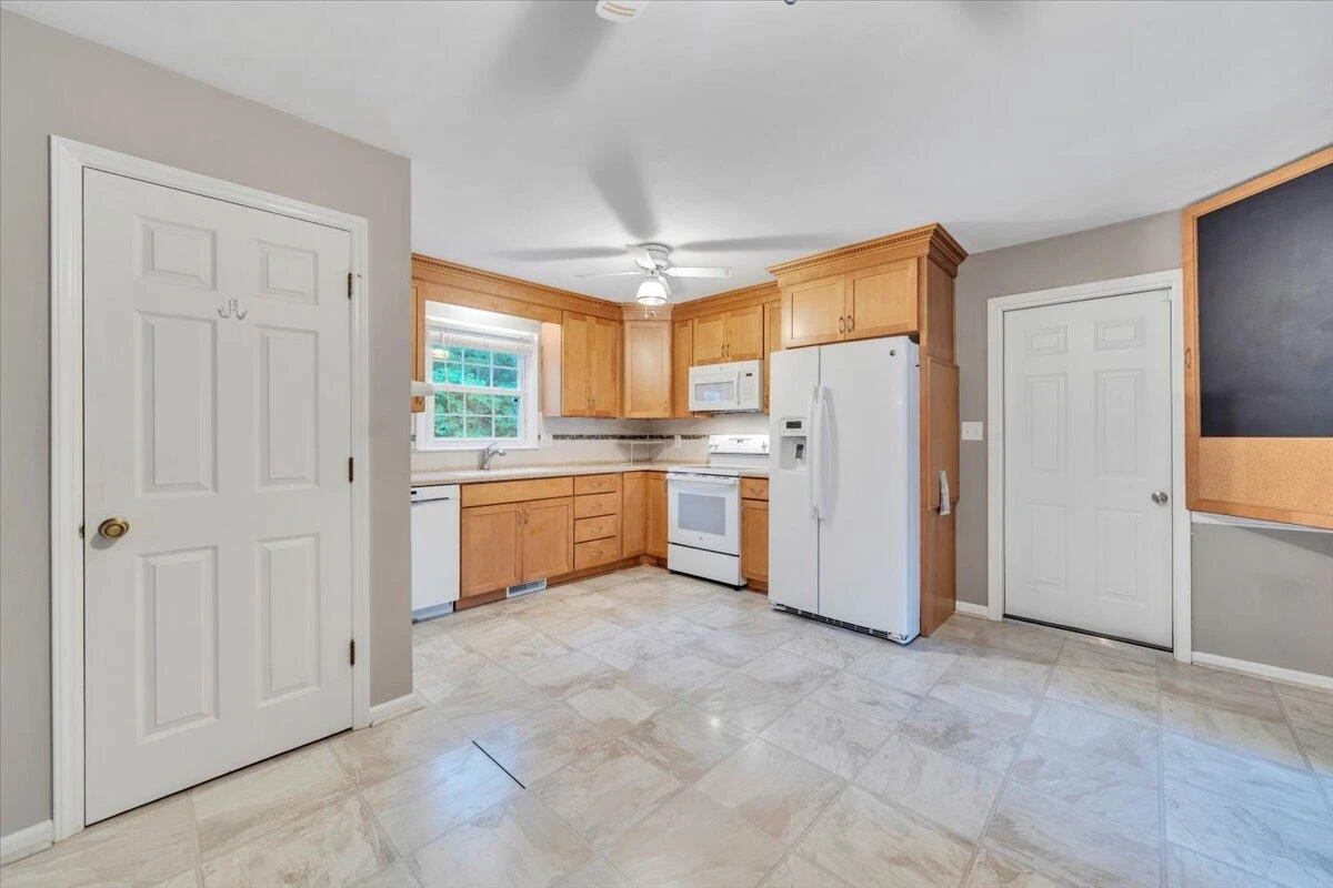 469 Ingal BLVD - Photo 6