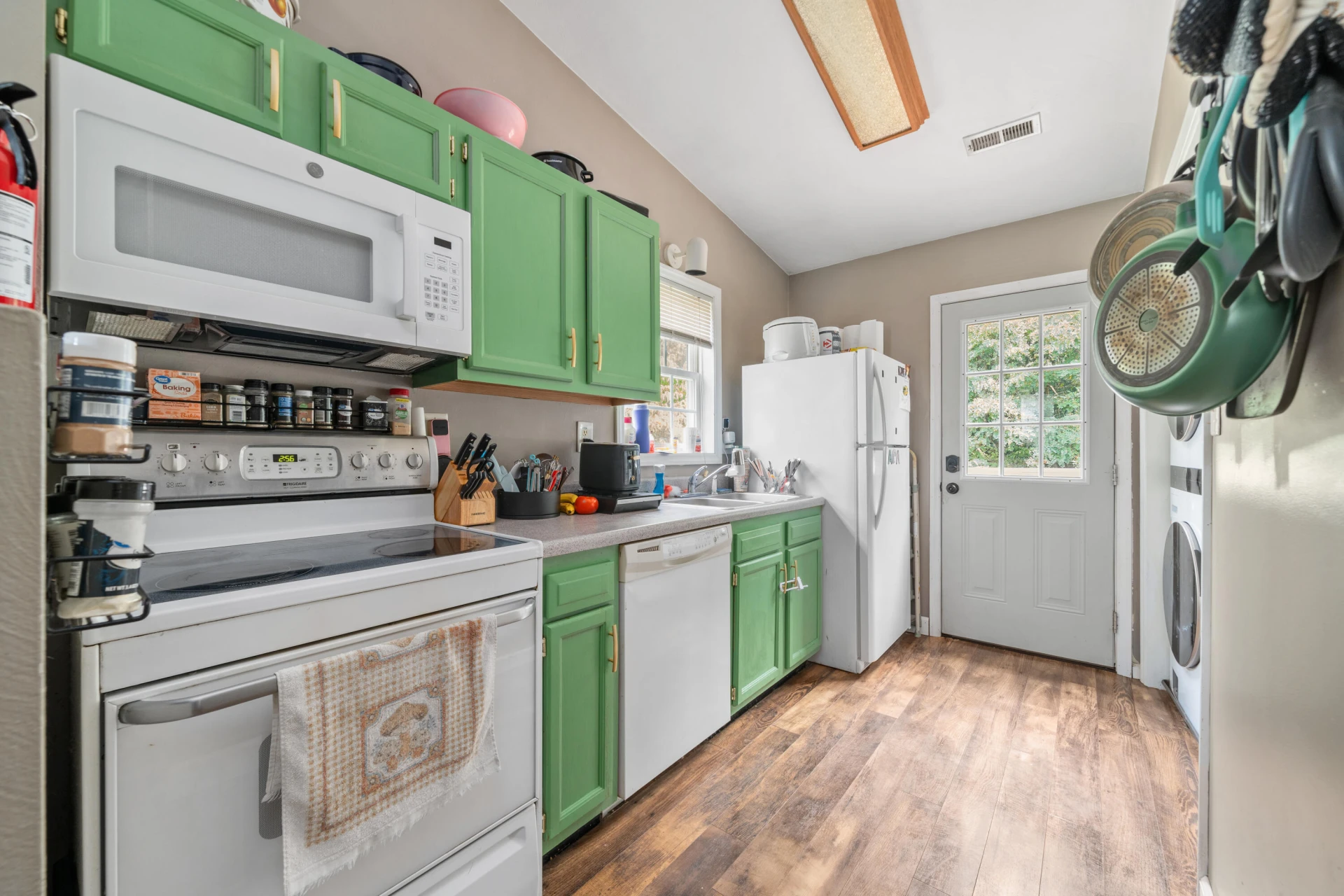 987 Mountain RD - Photo 3