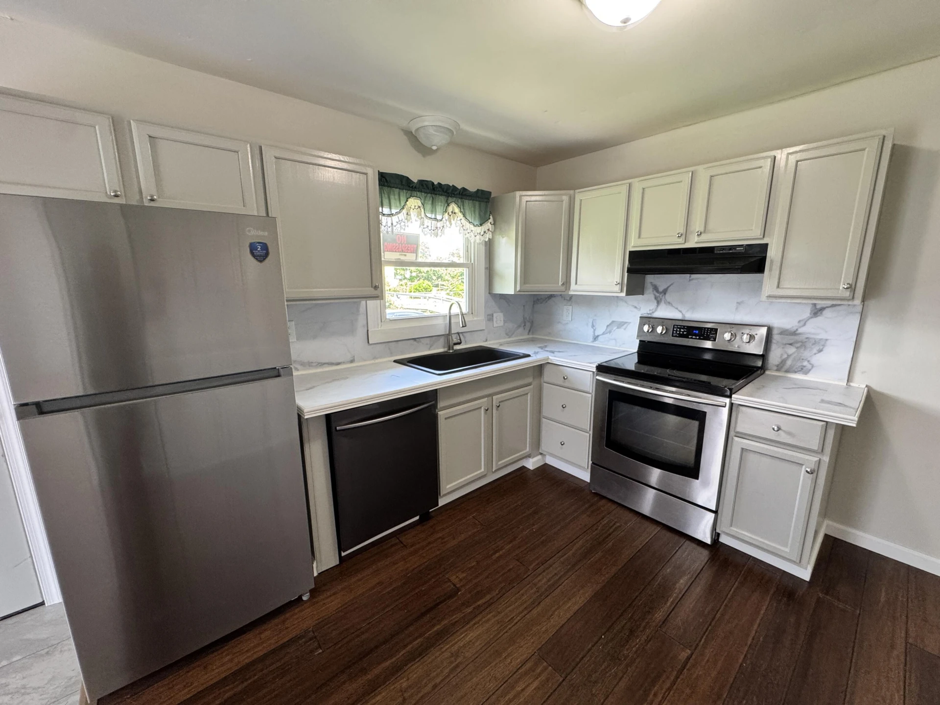 327 Lexington AVE - Photo 2